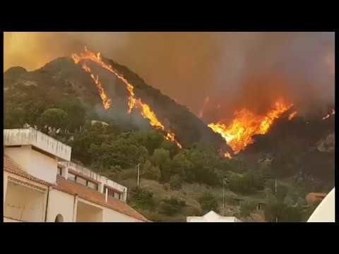 Messina - Fiamme vicine alle abitazioni