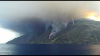 Nuova forte esplosione sullo Stromboli