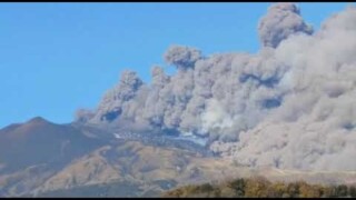 Eruzione dell'Etna . 24 dicembre 2018 Eruzione dell'Etna . 24 dicembre 2018